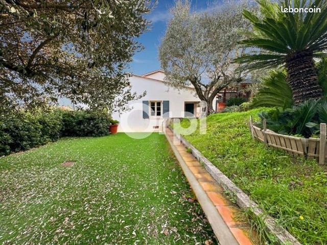 Villa 4 pièces 180 m²