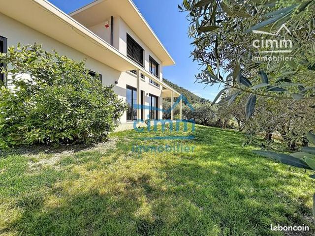 Villa 4 pièces 180 m²