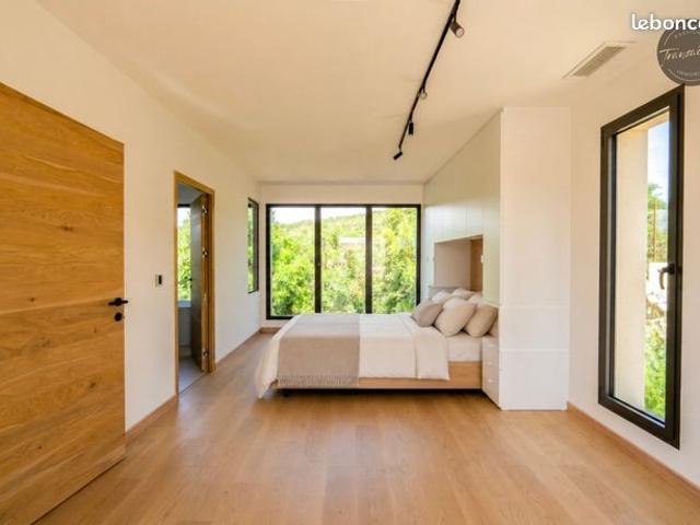 Villa 5 pièces 183 m²