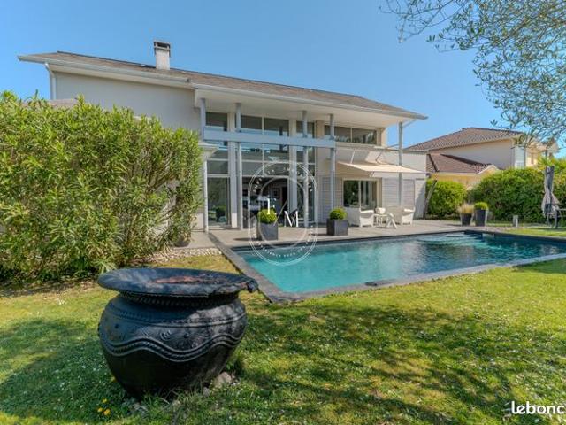 Villa 4 pièces 187 m²