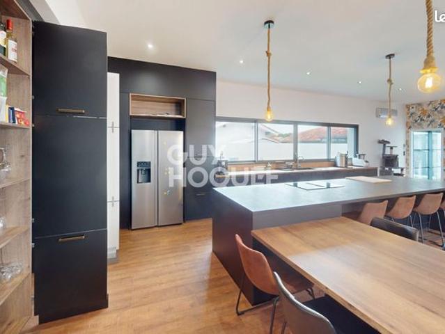 Villa 4 pièces 187 m²