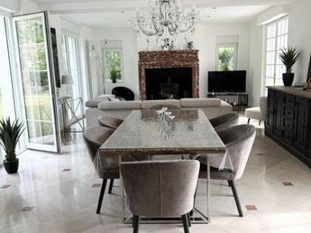 Villa 4 pièces 200 m²