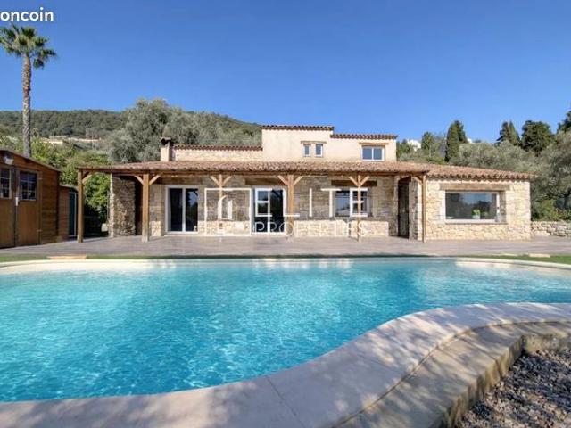 Villa 4 pièces 200 m²