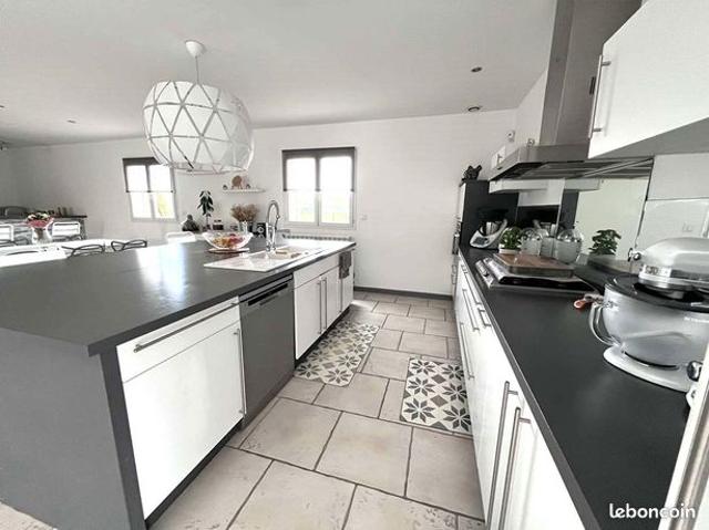 Villa 4 pièces 201 m²