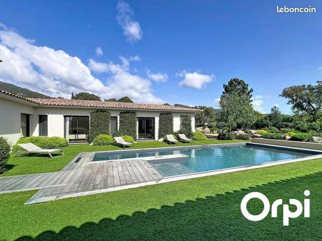 Villa 4 pièces 208 m²