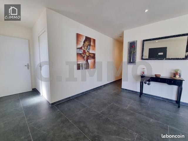 Villa 4 pièces 210 m²