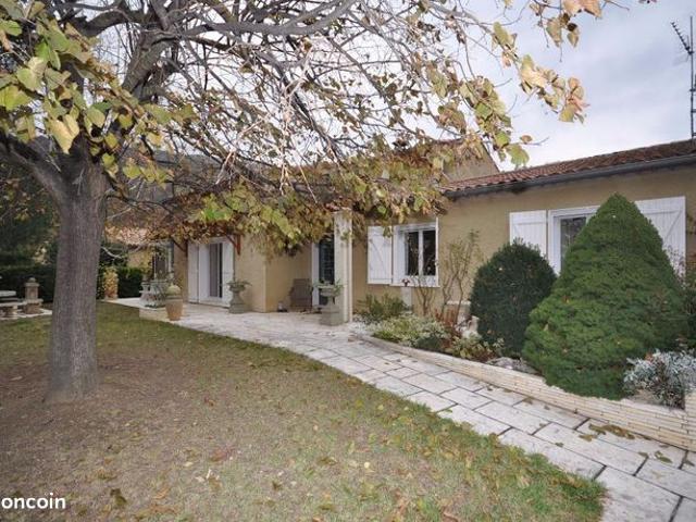 Villa 4 pièces 211 m²