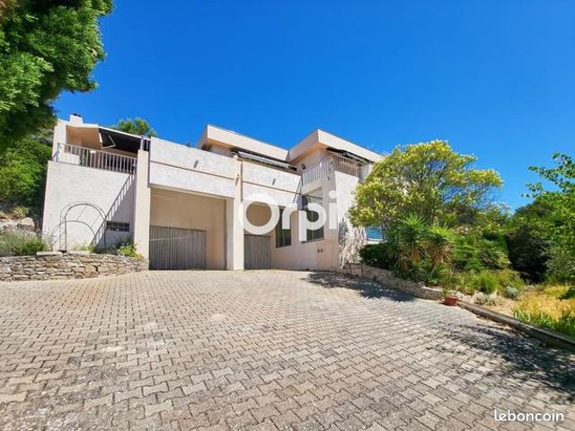 Villa 4 pièces 228 m²
