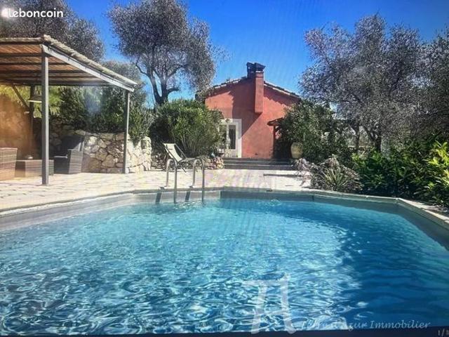 Villa 6 pièces 235 m²