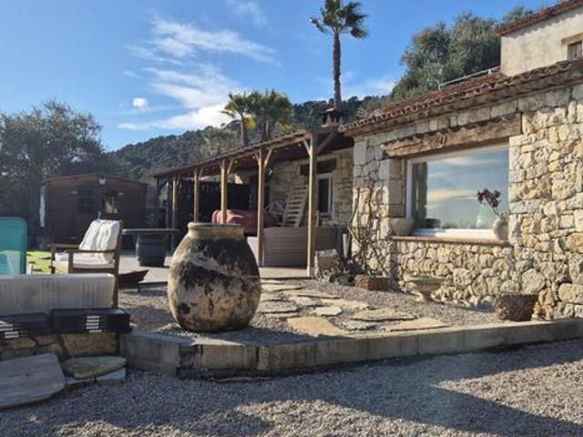 Villa 4 pièces 235 m²