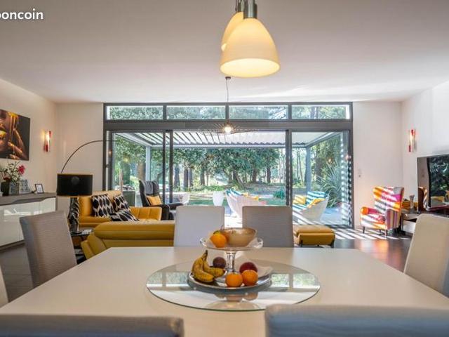 Villa 4 pièces 238 m²