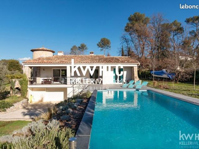 Villa 4 pièces 241 m²