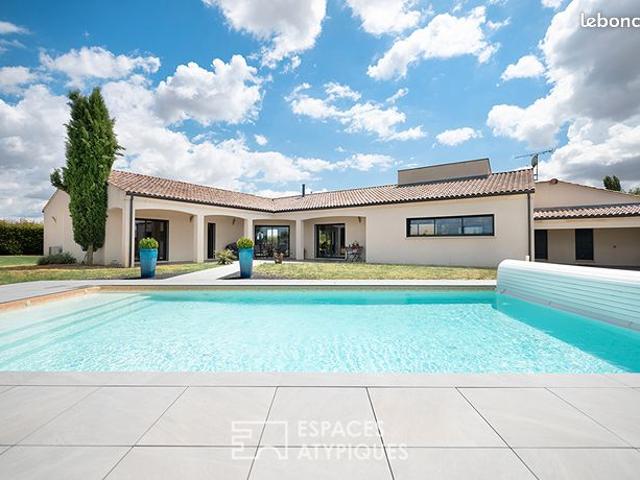Villa 4 pièces 244 m²