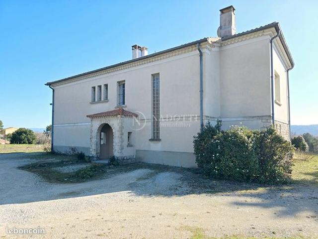 Villa 4 pièces 245 m²