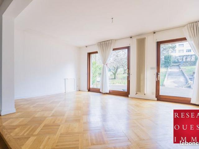 Villa 4 pièces 250 m²