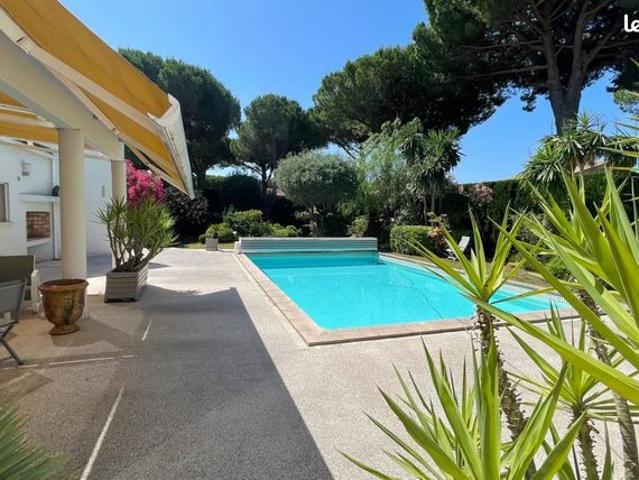 Villa 4 pièces 254 m²