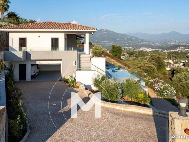 Villa 4 pièces 260 m²