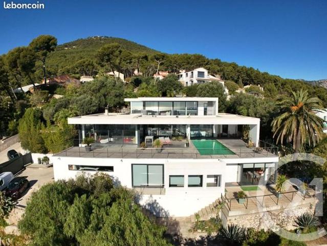 Villa 4 pièces 348 m²