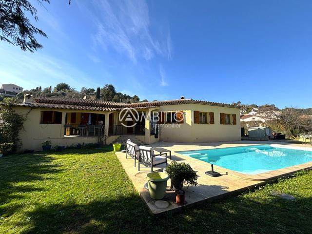 Villa 4 pièces à Pégomas sur un beau terrain plat de 1943m² av
