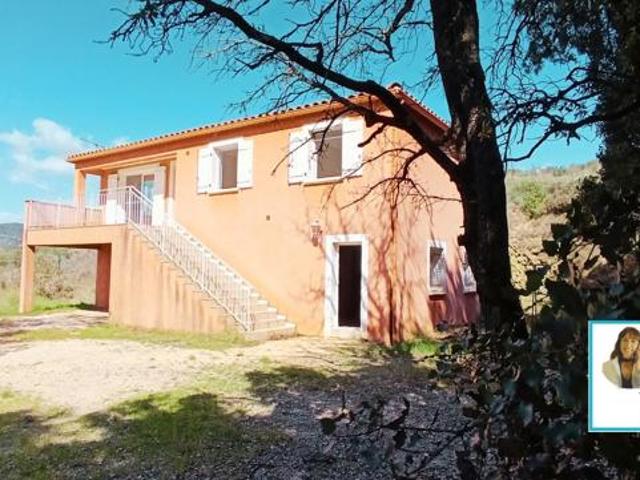 Villa 4 pièces avec dépendance de 55m² et garage sur un terrain de 800m² au calme
