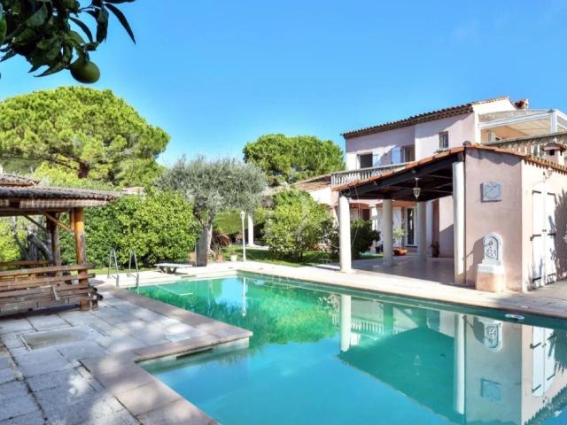 Villa 5/6 pièces avec piscine sur les hauteurs de Villefranc. 190m² Villefranche sur Mer