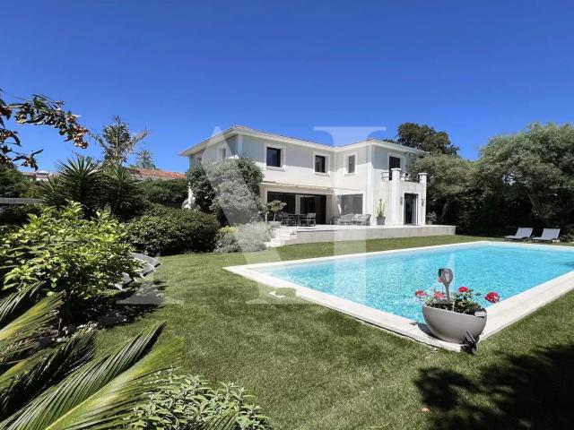Villa 5/6 Pieces Prestations Neuves Domaine Fermé 240m² Antibes