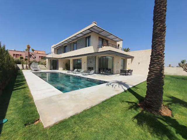 Villa avec piscine et terrasse