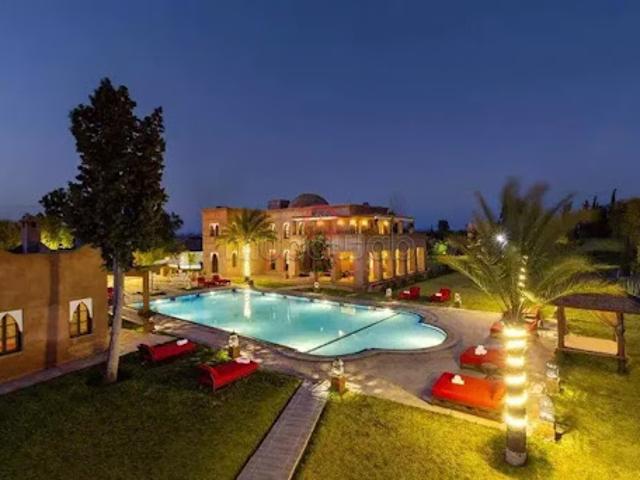 Villa avec piscine et jardin