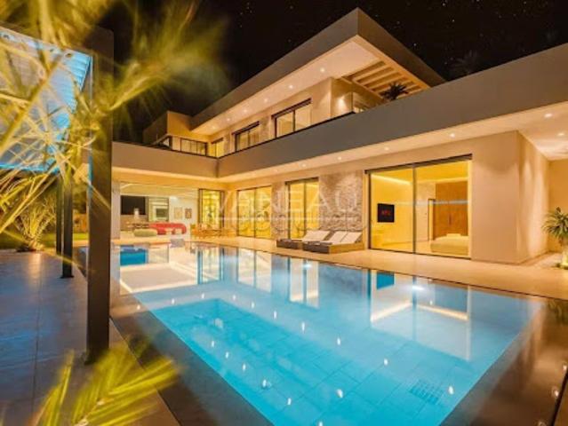 Villa avec piscine et jardin