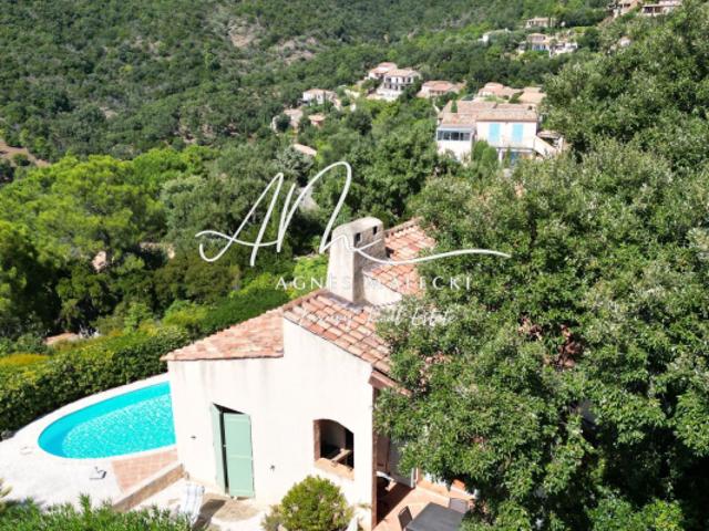 VILLA 5 CHAMBRES AVEC PISCINE ET JARDIN AU RAYOL CANADEL