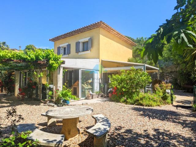 VILLA 5 CHAMBRES PROCHE GOLF DE SAINTE MAXIME