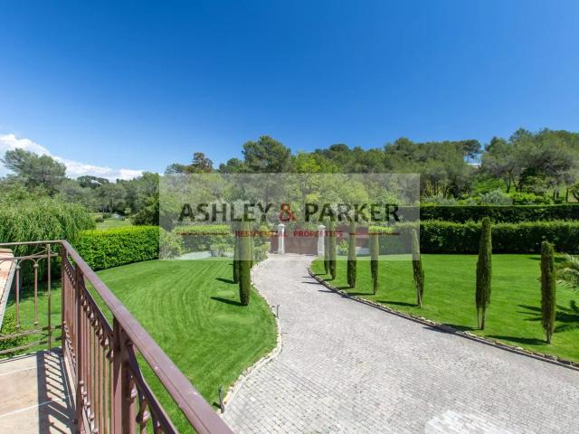Villa 5 Chambres 271m² Mouans Sartoux