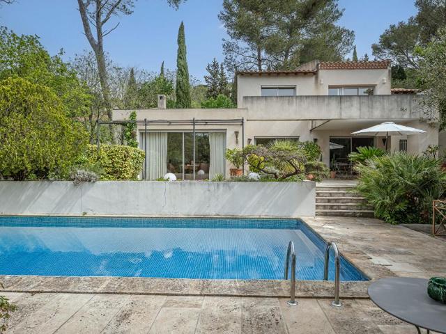 Villa 5 pièce s 182.80 m2 + Piscine + 4 terrasses + garage+ Pool House + Abris de jardin
