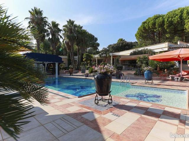 Villa 5 pièces 420 m²