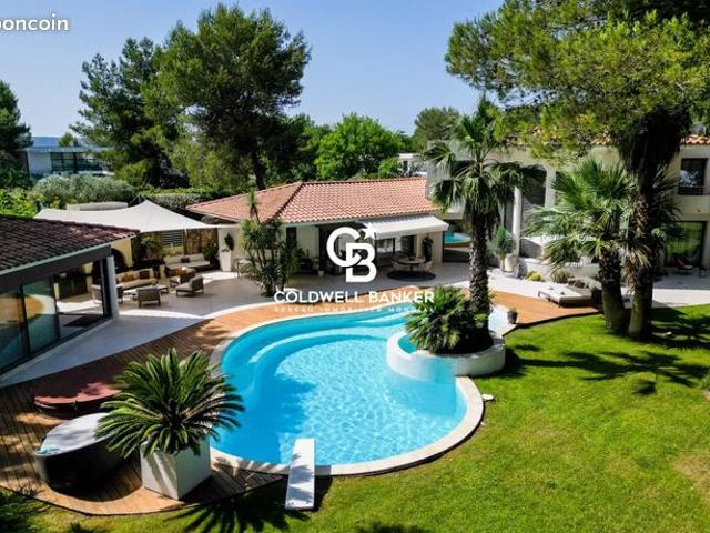 Villa 5 pièces 420 m²