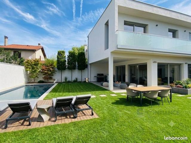 Villa 5 pièces 450 m²