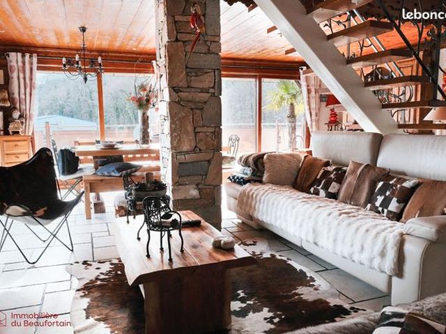 Villa 5 pièces 468 m²