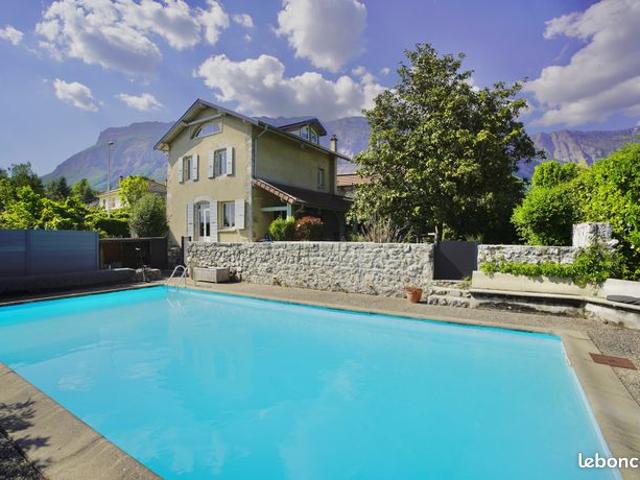 Villa 5 pièces 156 m²