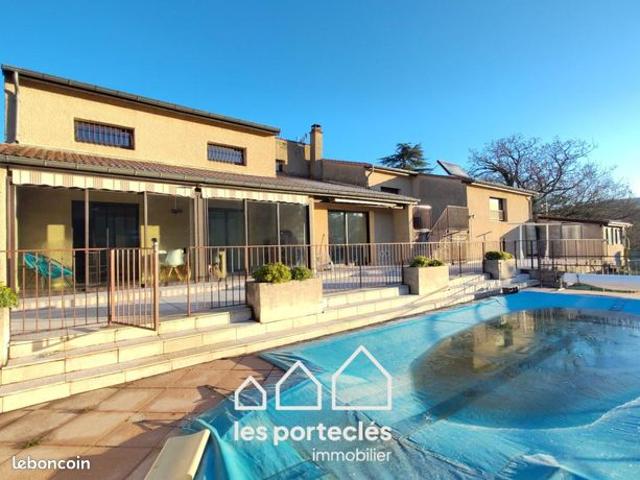 Villa 5 pièces 138 m²