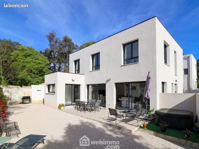 Villa 5 pièces 141 m²