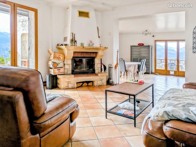 Villa 5 pièces 141 m²