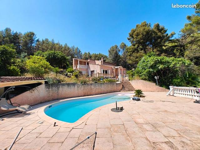 Villa 5 pièces 141 m²