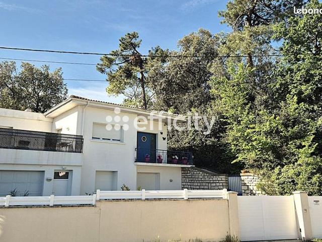 Villa 5 pièces 141 m²