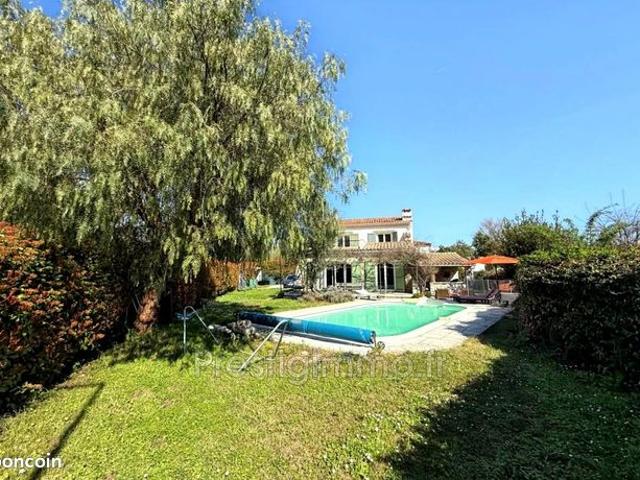 Villa 5 pièces 142 m²