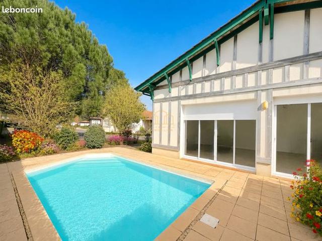 Villa 5 pièces 143 m²