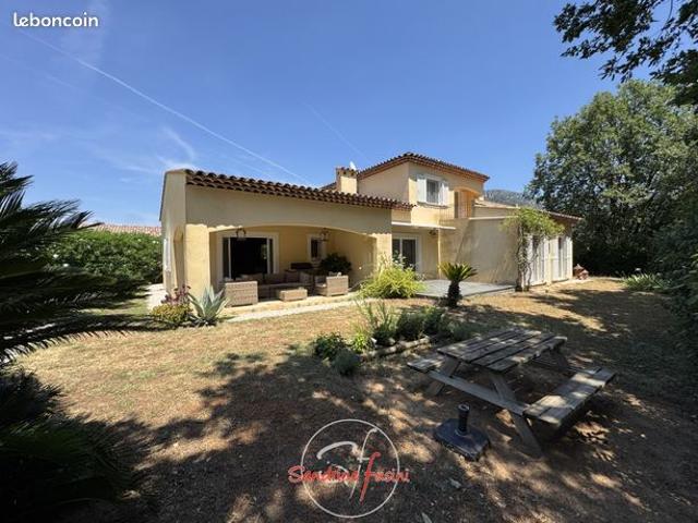 Villa 5 pièces 143 m²