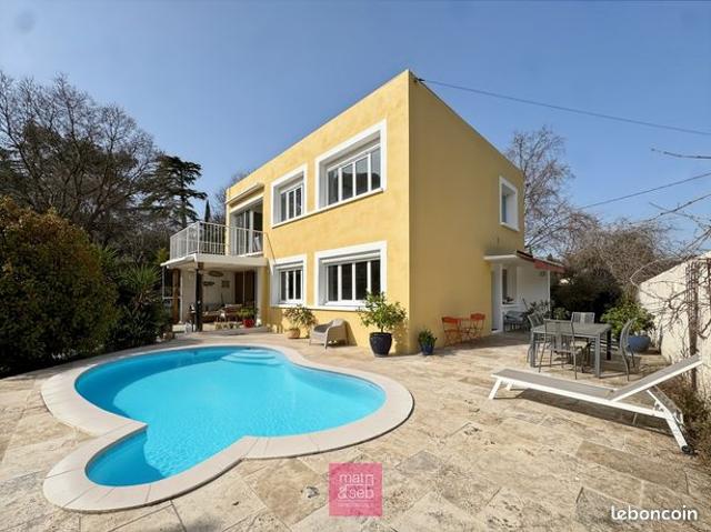 Villa 5 pièces 143 m²