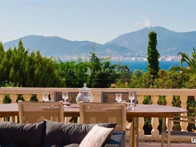 Villa 5 pièces 144 m²