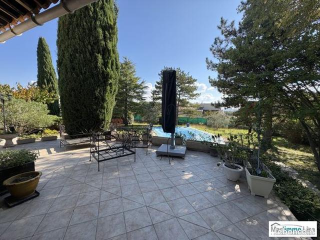 Villa 5 pièces 144 m²