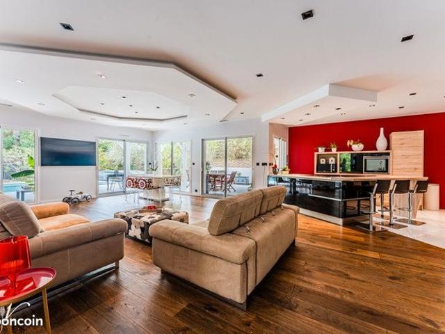 Villa 5 pièces 145 m²